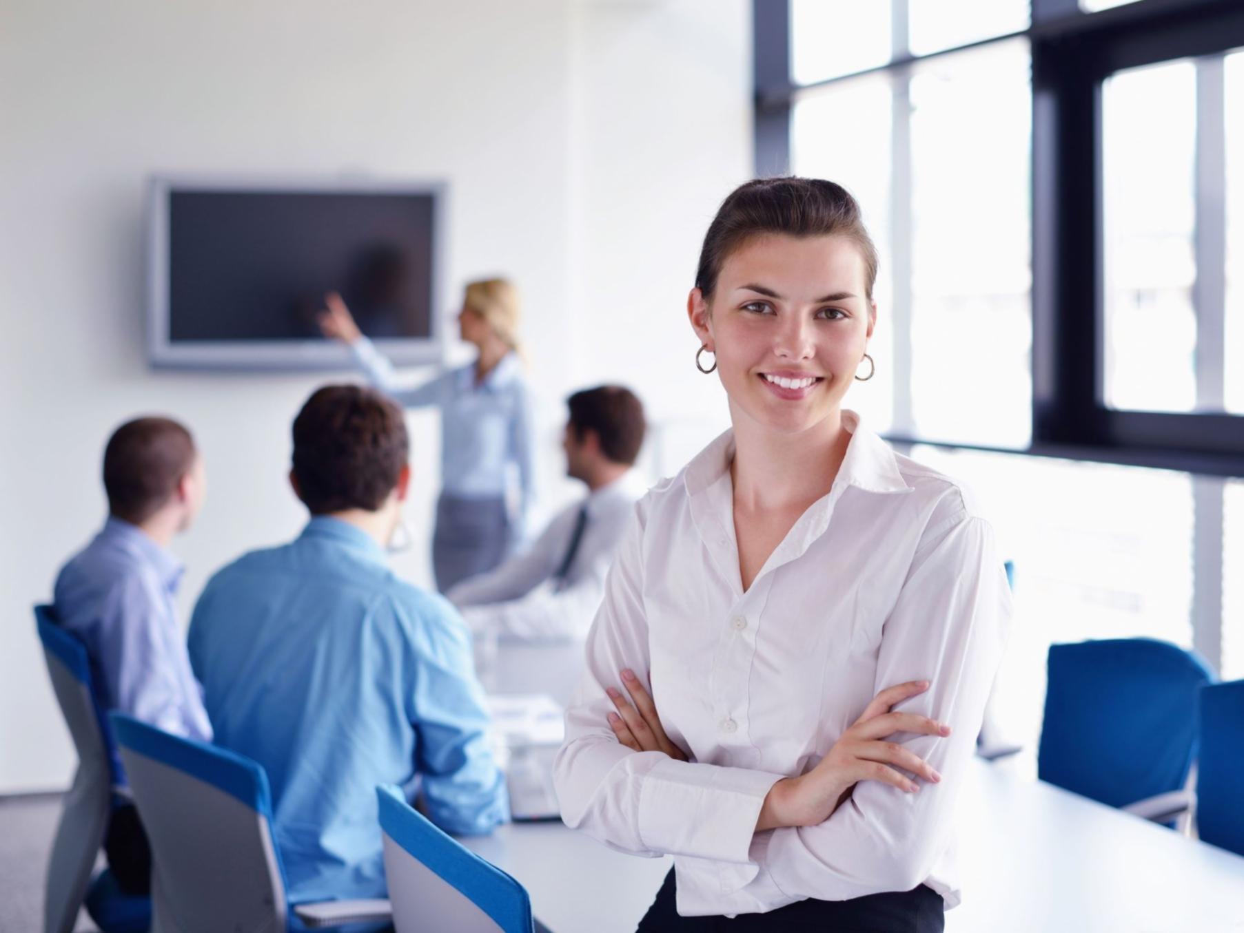 Echipa Nurexmexaivora lucrând la planuri financiare personalizate